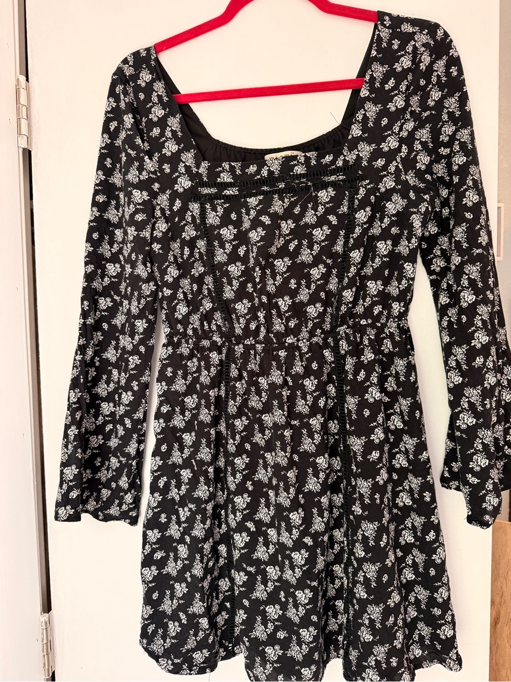 miami Black and White Floral Long-Sleeve Square Neck Dress